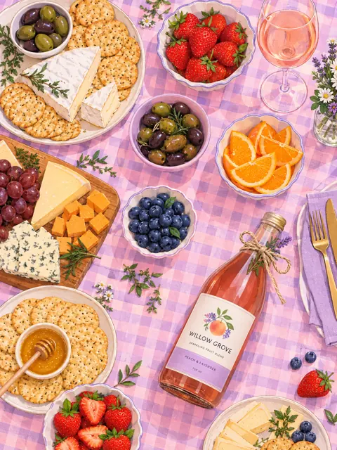 Gingham Feast: optimize catalog images example made with Sellable